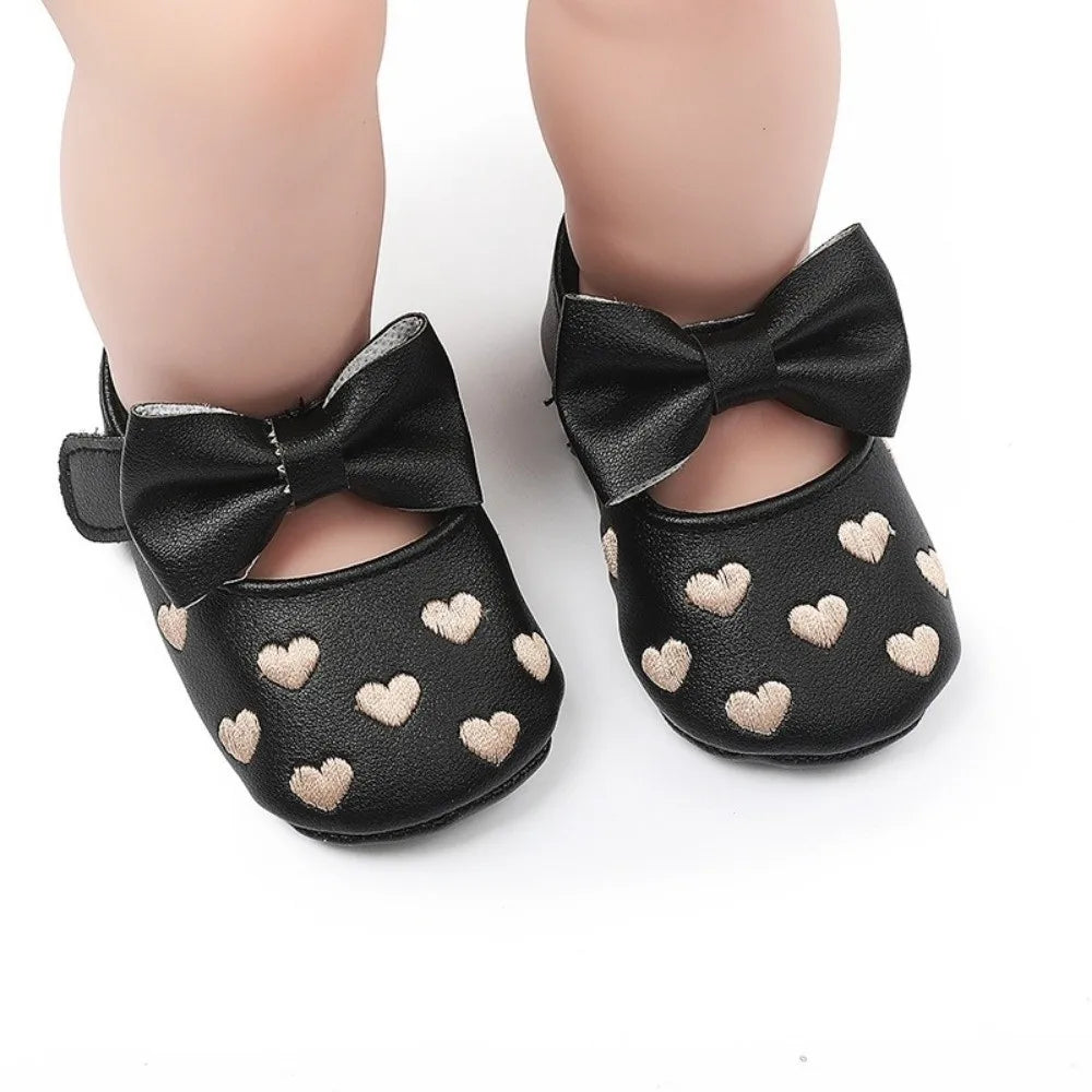 Non-slip Leather Baby Shoes Love Bow Soft Material Newborn First Walkers Multicolor Breathable Toddler Shoes Toddler Girls